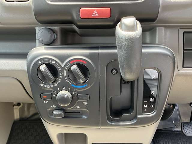 Mitsubishi Minicab Van 12