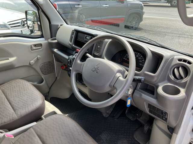 Mitsubishi Minicab Van 9