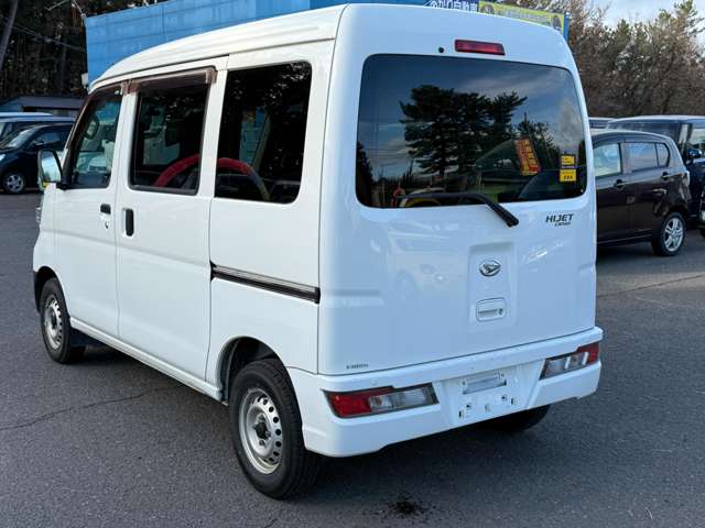 Daihatsu Hijet Cargo 6