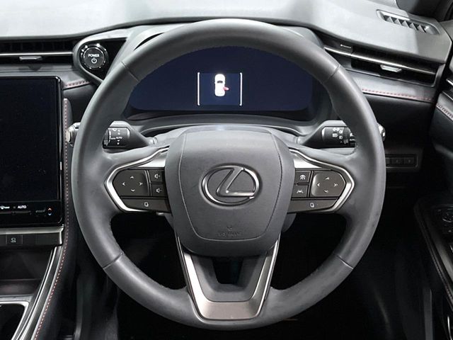 Lexus LBX 11