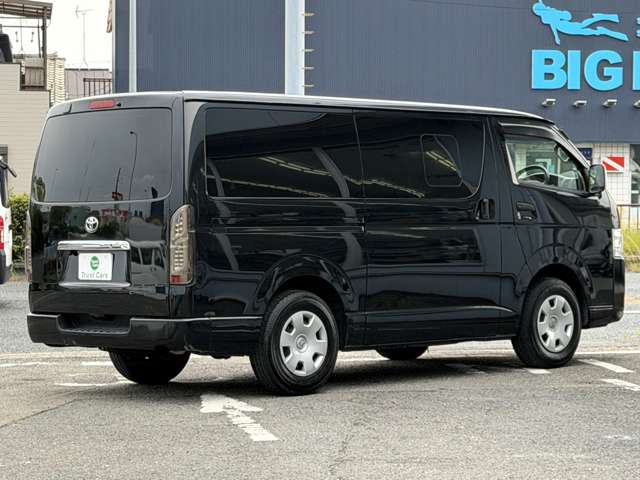 Toyota Hiace Van 11