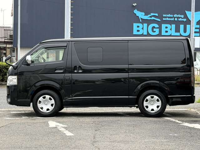 Toyota Hiace Van 6