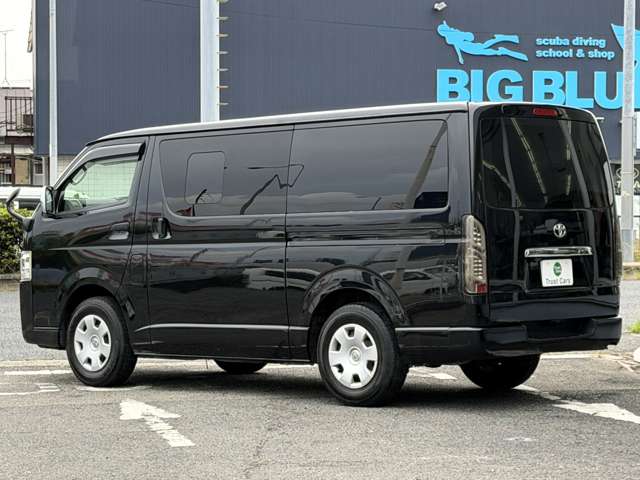 Toyota Hiace Van 7