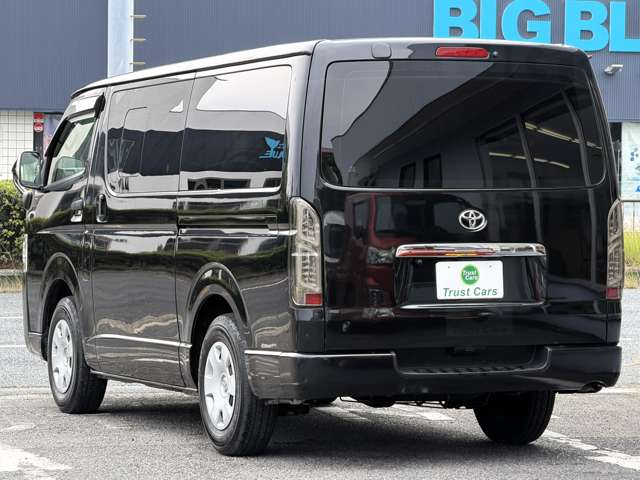 Toyota Hiace Van 8