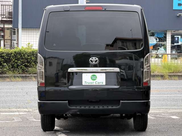 Toyota Hiace Van 9