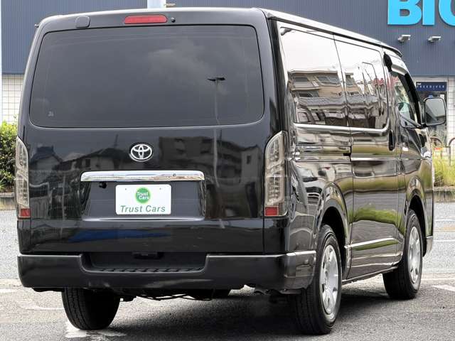 Toyota Hiace Van 10