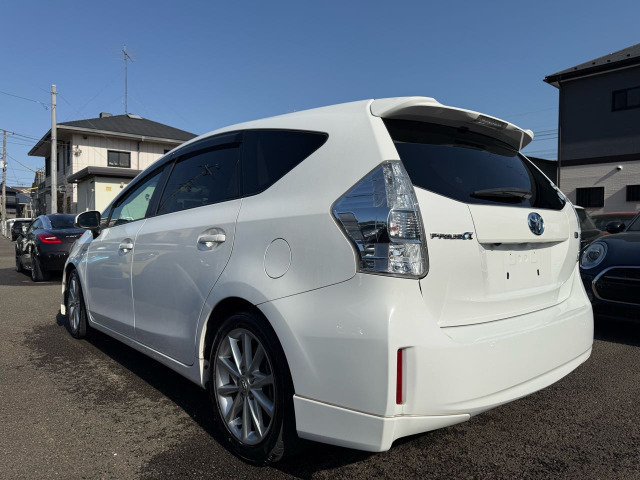 Toyota Prius α 7