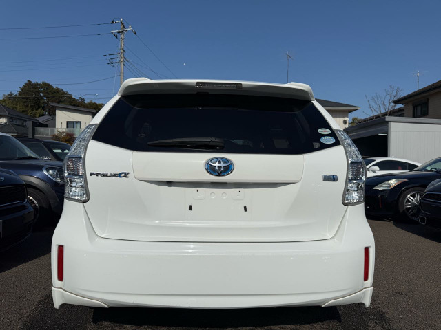 Toyota Prius α 8