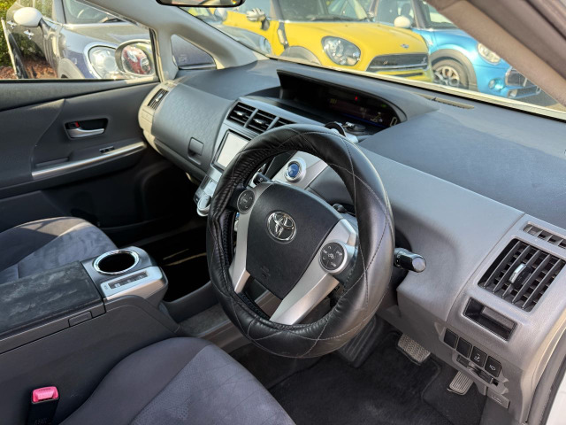 Toyota Prius α 10
