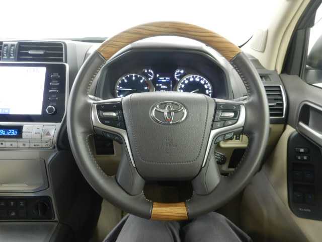 Toyota Land Cruiser Prado 8