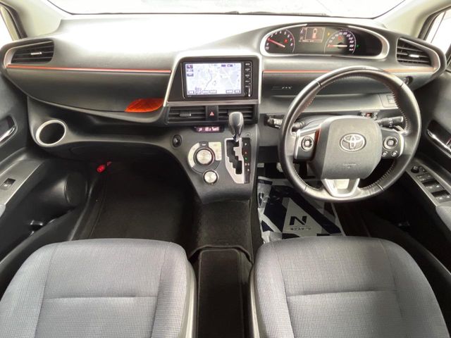 Toyota Sienta 2