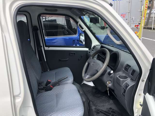 Daihatsu Hijet Cargo 2