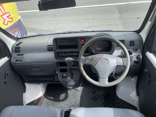 Daihatsu Hijet Cargo 4