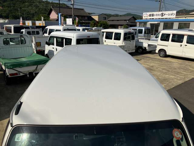 Daihatsu Hijet Cargo 12