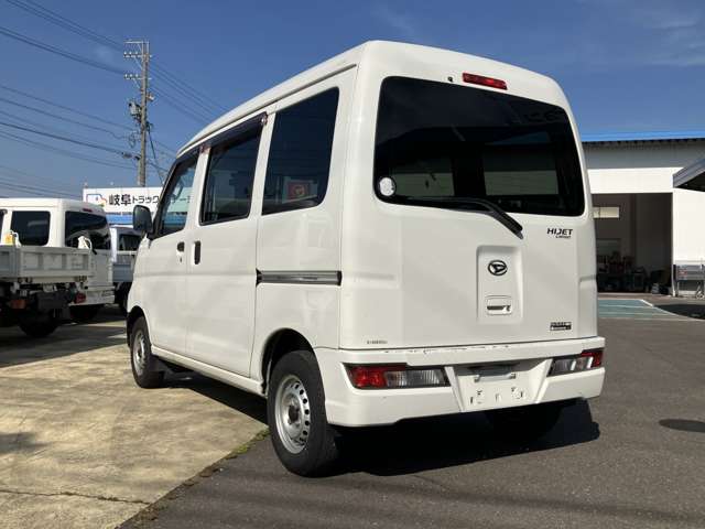 Daihatsu Hijet Cargo 8