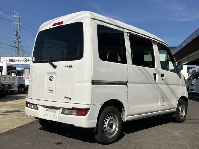Daihatsu Hijet Cargo 10