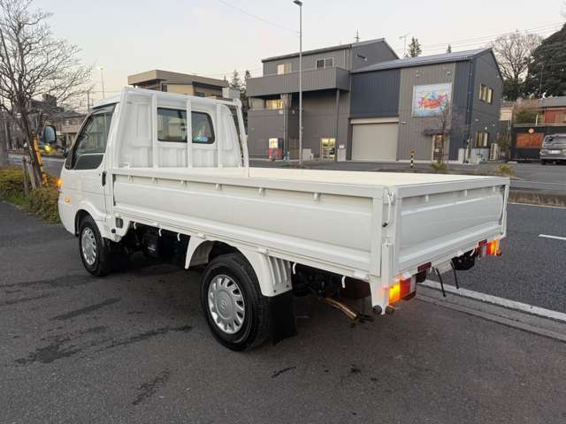 Mazda Bongo Truck 3