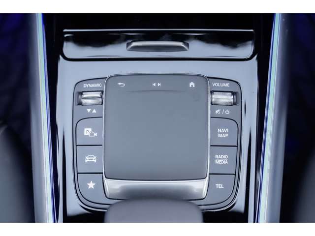 Mercedes-Benz GLA-Class 12