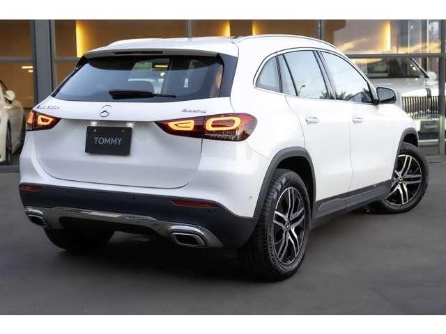 Mercedes-Benz GLA-Class 6