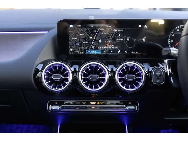 Mercedes-Benz GLA-Class 8