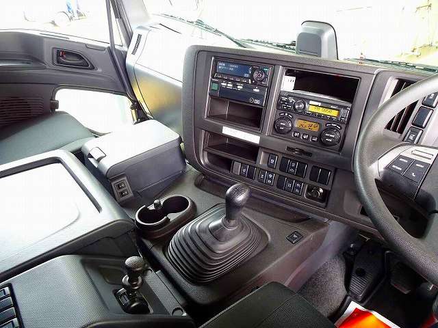 Isuzu Giga 8