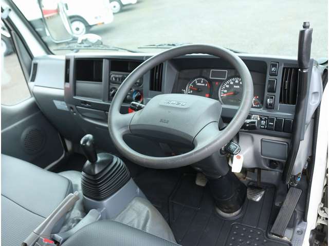 Isuzu Elf 3