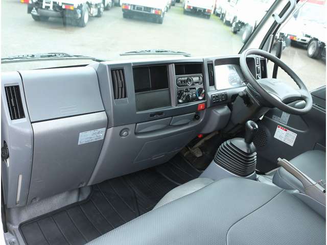 Isuzu Elf 4