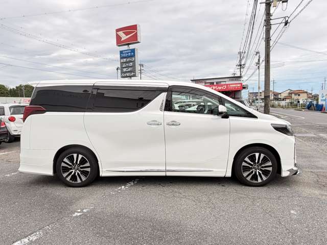 Toyota Alphard 4