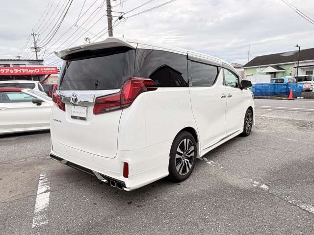 Toyota Alphard 6