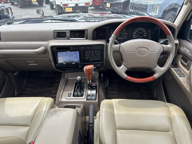 Toyota Land Cruiser 80 2