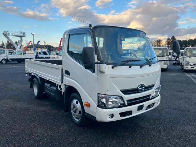 Hino Dutro 3