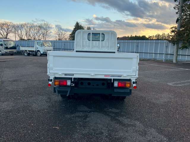 Hino Dutro 6