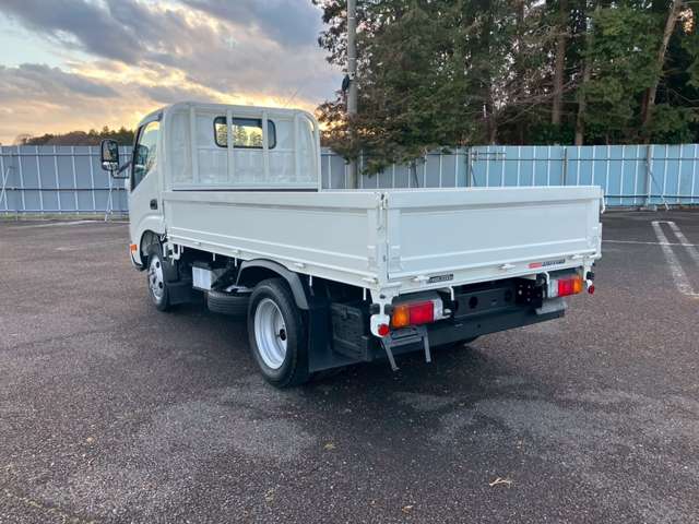 Hino Dutro 7