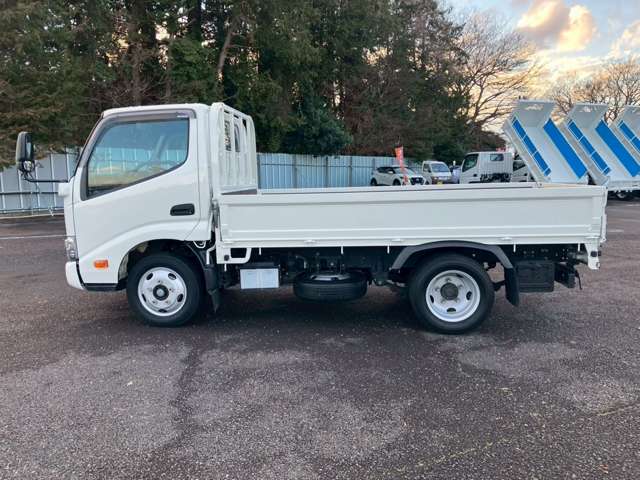 Hino Dutro 8