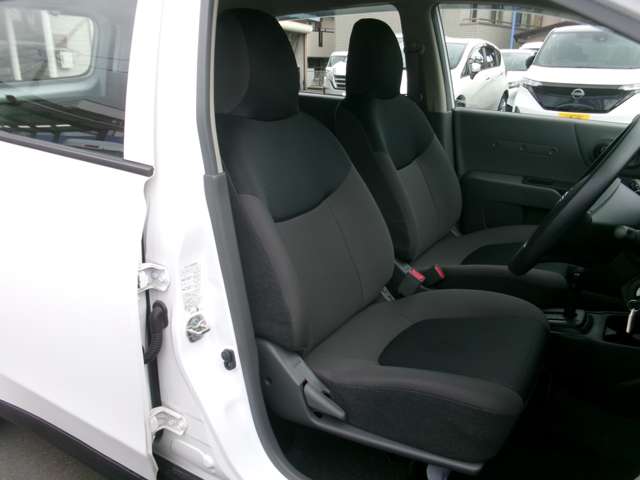 Nissan AD 12