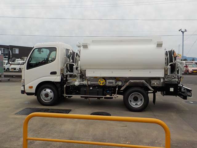 Hino Dutro 2