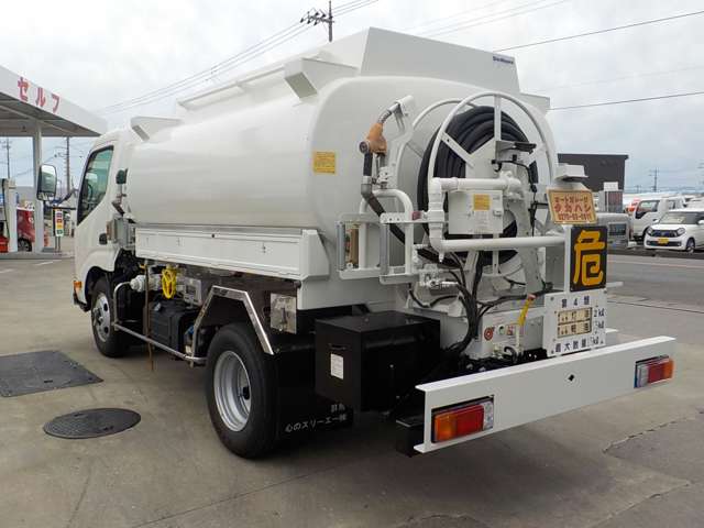 Hino Dutro 3
