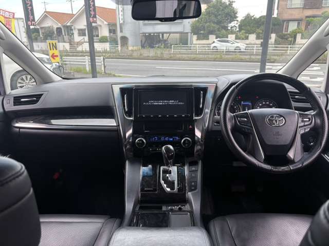 Toyota Alphard 6