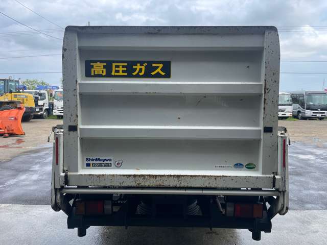 Isuzu Elf 6