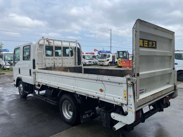 Isuzu Elf 7