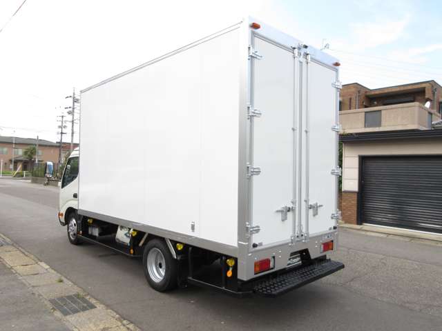 Hino Dutro 12