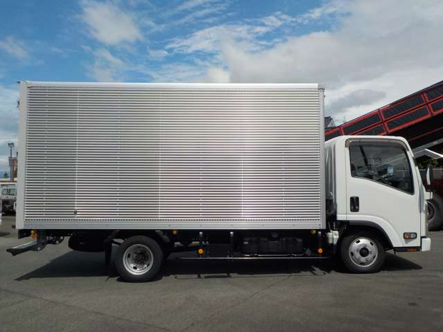 Isuzu Elf 4