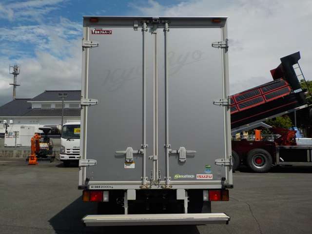 Isuzu Elf 6