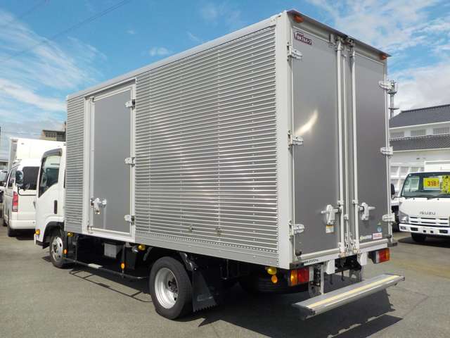 Isuzu Elf 7