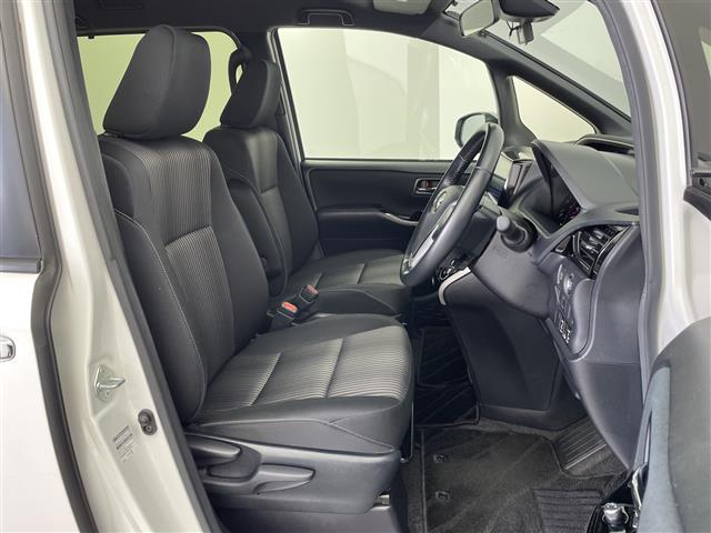 Toyota Voxy 11