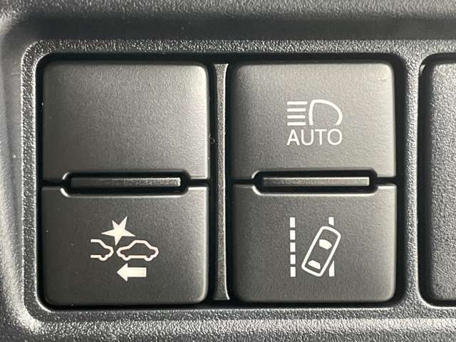 Toyota Noah 5