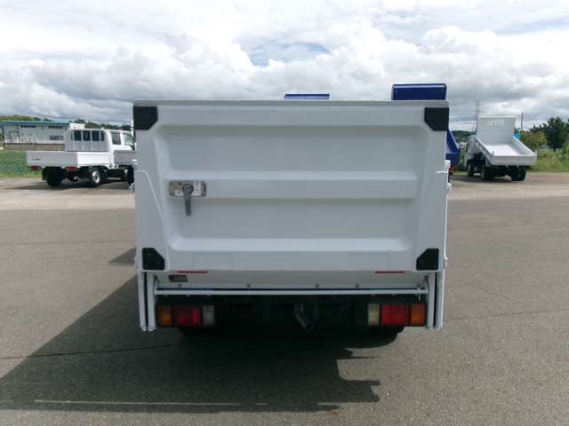 Isuzu Elf 6