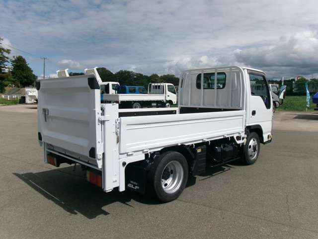 Isuzu Elf 7