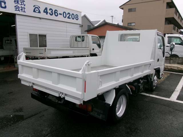 Isuzu Elf 4