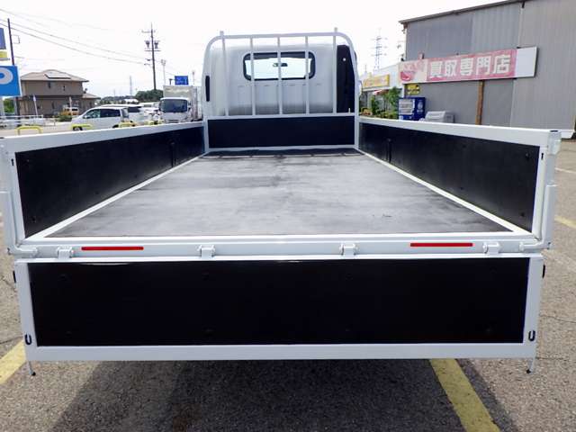 Isuzu Elf 9
